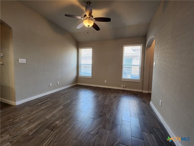 Building Photo - 530 Creekside Frst