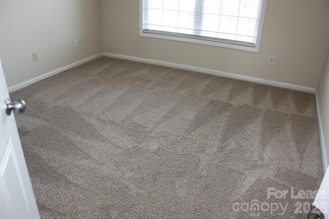 Building Photo - 9651 Laurie Ave NW