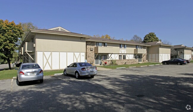 Building Photo - Brittany I & II