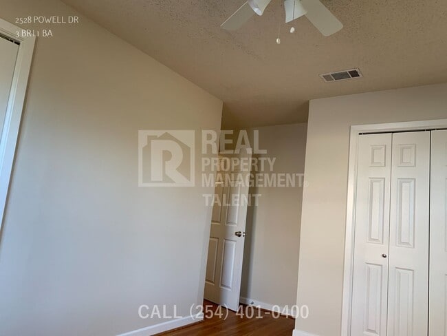 Building Photo - 2528 Powell Dr