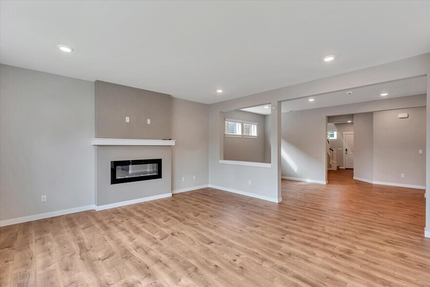 Building Photo - 18825 13th Ave W