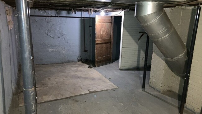 Building Photo - 338 Kenwood Ave