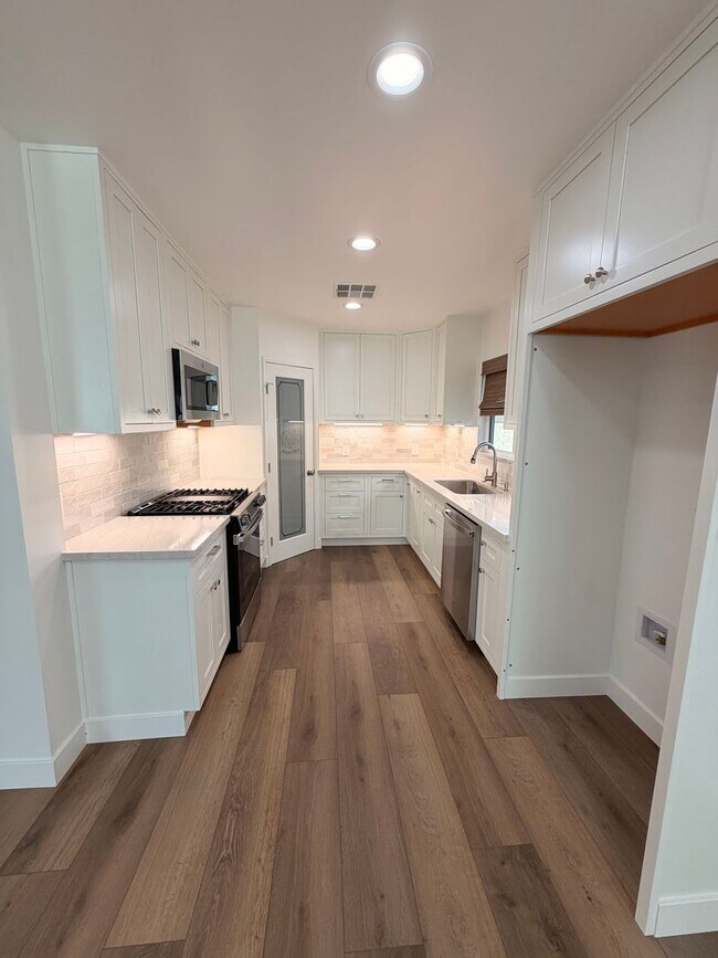 Building Photo - Beautiful 4 Bedroom Cypress House For Rent-Completely Remodeled!