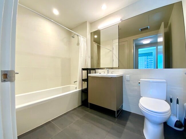 Building Photo - 889 Francisco St