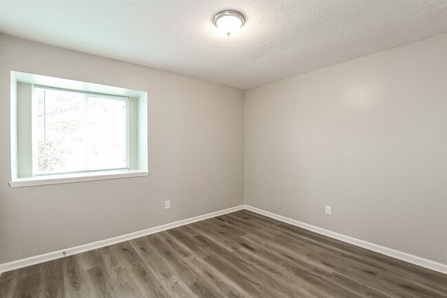 Building Photo - 4922 Crestway Dr