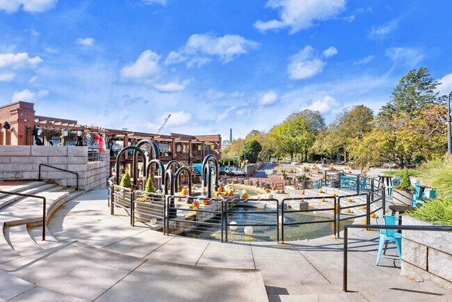 Building Photo - 73 Chelsea St