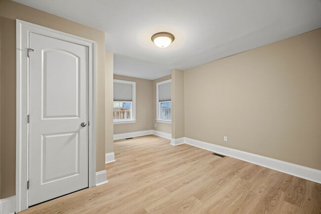 Building Photo - Quaint 3 Bedroom/2 Bath Home Located Near ...