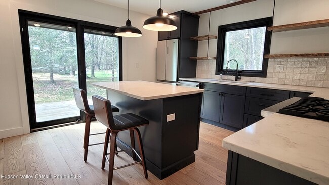 Building Photo - 90 Van Dale Rd