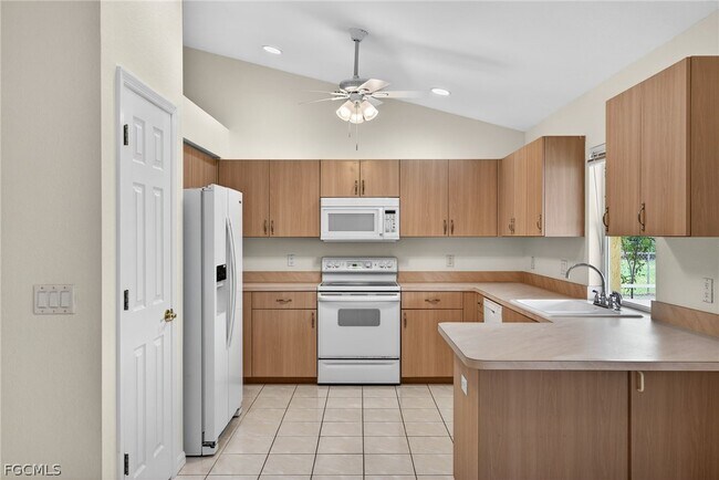 Building Photo - 1023 SE 18th Ave