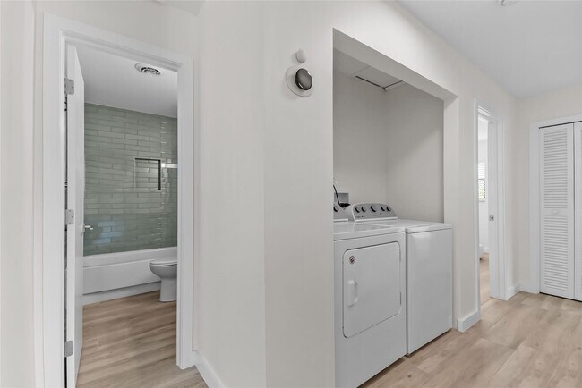 Building Photo - 908 Lighthouse Dr