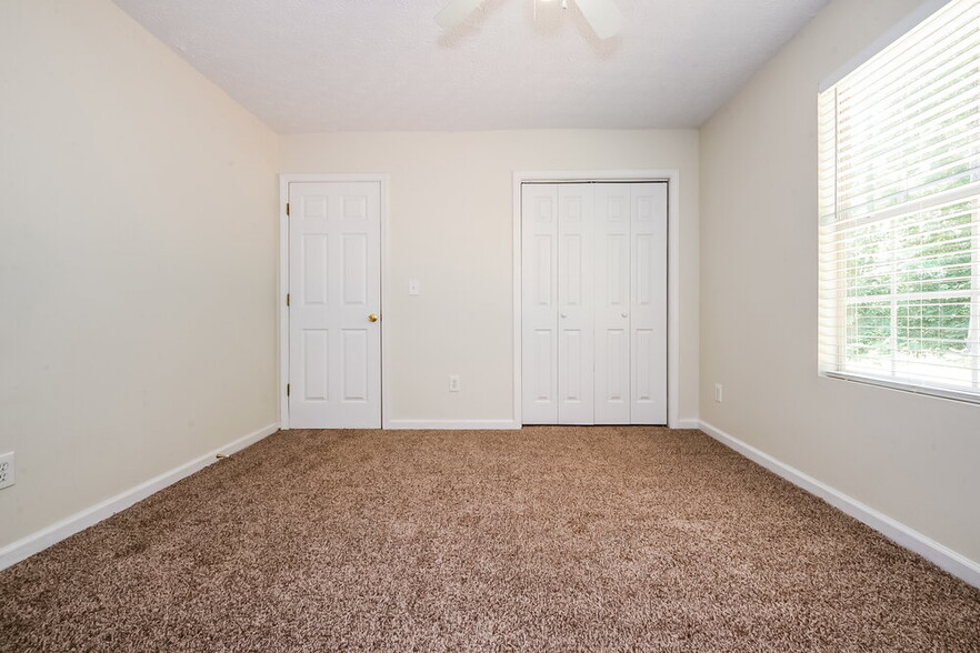 Building Photo - 155 Akers Lake Dr