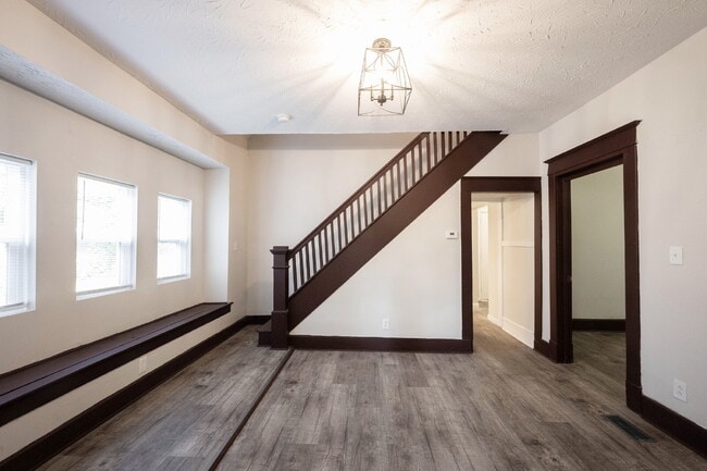 Building Photo - "Spacious 4-Bedroom Gem with 2 Full Baths ...