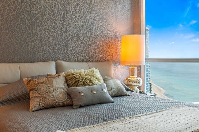 Building Photo - 3101 S Ocean Dr