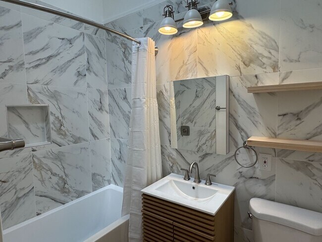 Building Photo - 2236 Penmar Ave