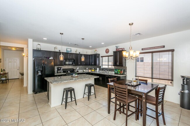 Building Photo - 9017 W Rolling Springs Dr