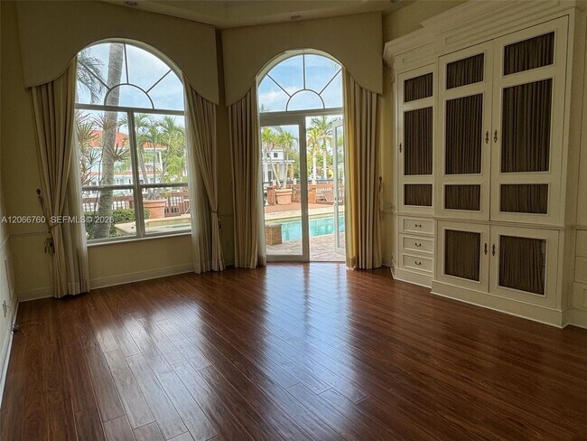 Building Photo - 891 Captiva Dr