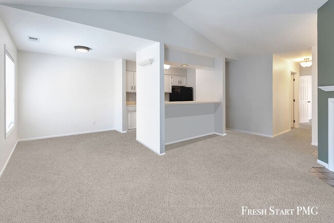 Building Photo - Comfortable Living in the Heart of Holland!