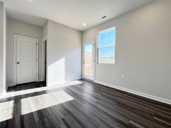 Building Photo - 1988 Rosedale Rdg Ave