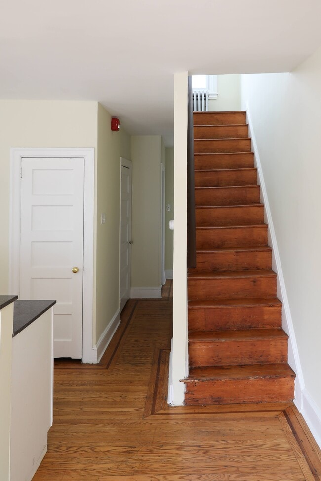 Building Photo - 53 W Maplewood Mall