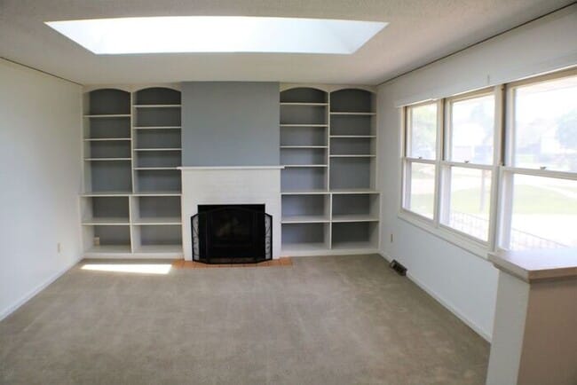 Building Photo - $2,350 | 3 Bedroom, 3 Bathroom House | No ...