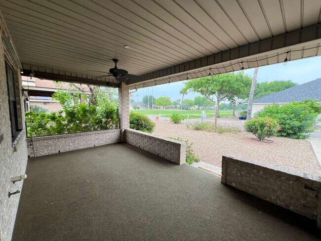 Building Photo - 812 Santa Anna Dr