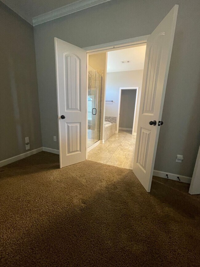 Building Photo - Great location in Sherwood