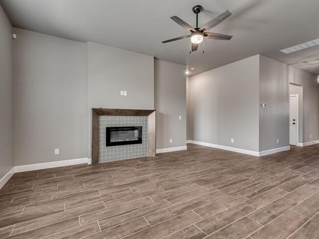 Building Photo - Brand New Home Availabe Now In Moore! $500...