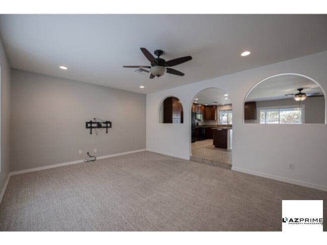 Building Photo - Lovely 3/2 Phoenix House with an Oversized...