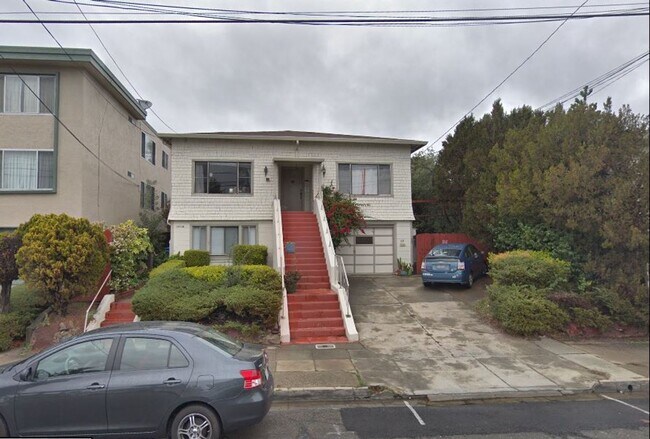 Building Photo - 149 Santa Maria Ave