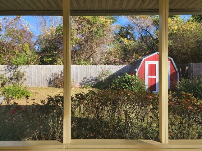 Building Photo - Adorable back yard in Gulf Shores - 3/2