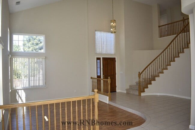 Building Photo - 2400 Carr Ct