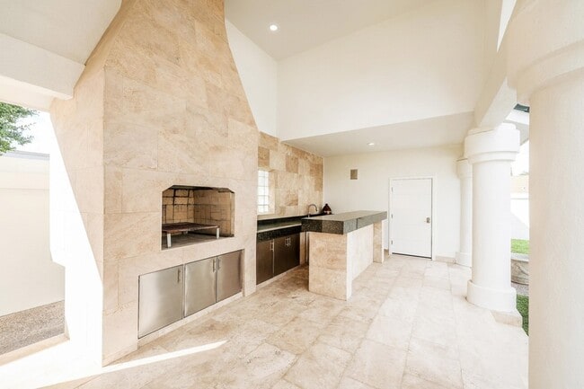 Building Photo - 314 Bordeaux Dr