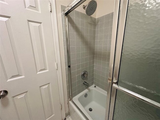 Building Photo - 444 Pine Cir