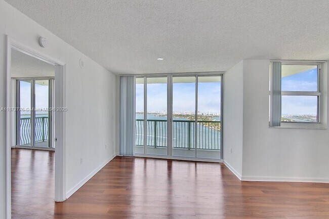Building Photo - 1756 N Bayshore Dr