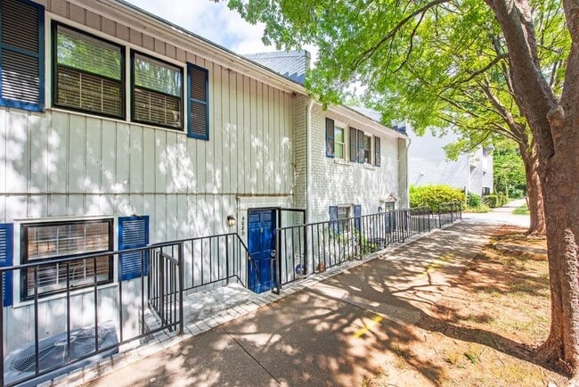 Building Photo - 408 Sycamore Dr