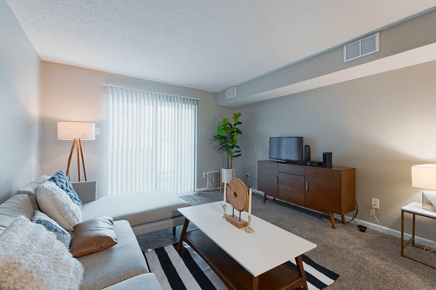 Living Room - Crossing at Northpointe Apartments