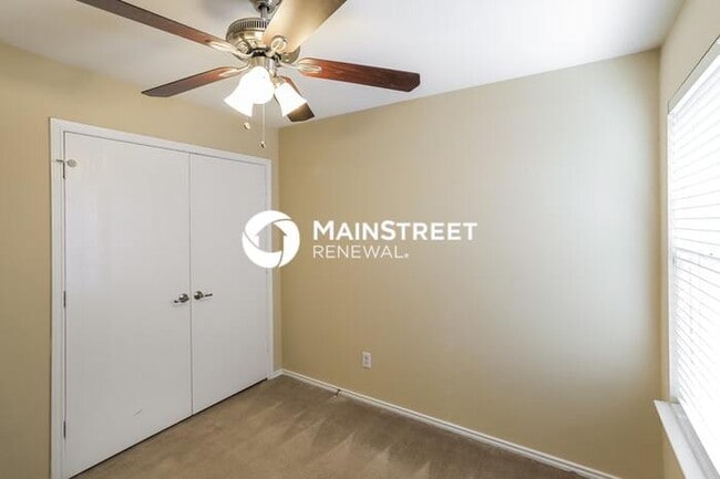 Building Photo - 4 Bedroom Pet-Friendly Home in Sanger, TX with Main Street Renewal