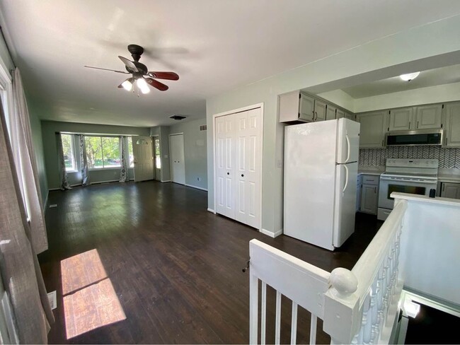 Building Photo - 3435 Charlotte Dr