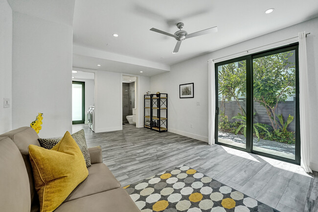 master bedroom 1st floor with porch - 340 Balboa St