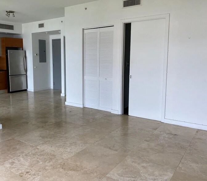 Building Photo - 3451 NE 1st Ave