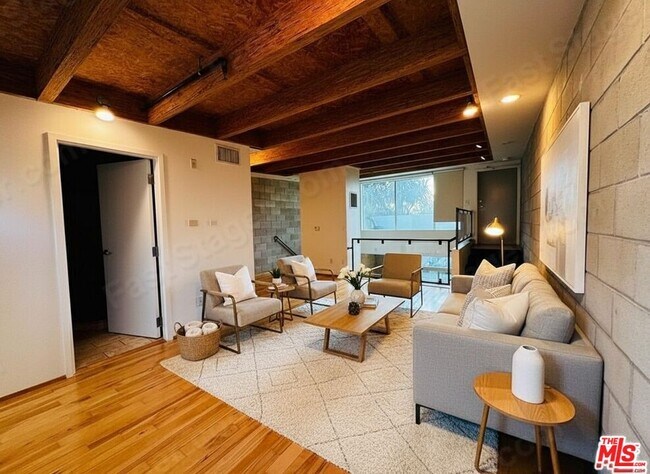 Building Photo - 717 Highland Ave