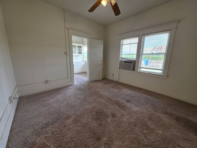 Building Photo - *** MOVE IN SPECIAL - $500.00 OFF FIRST MONTHS RENT***