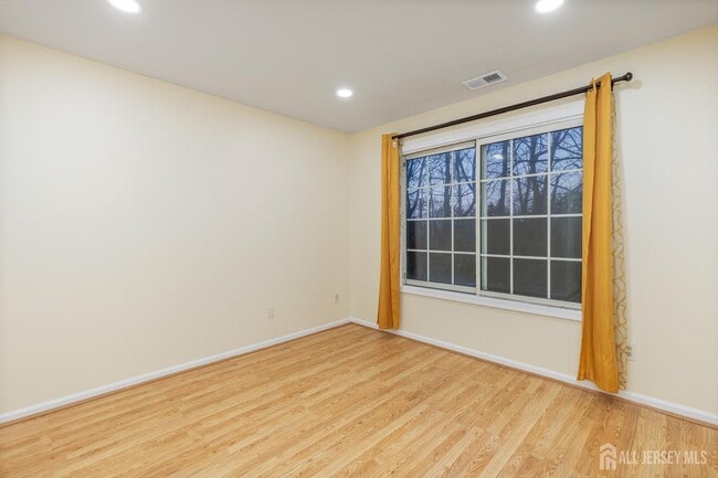 Building Photo - 828 Waterford Dr