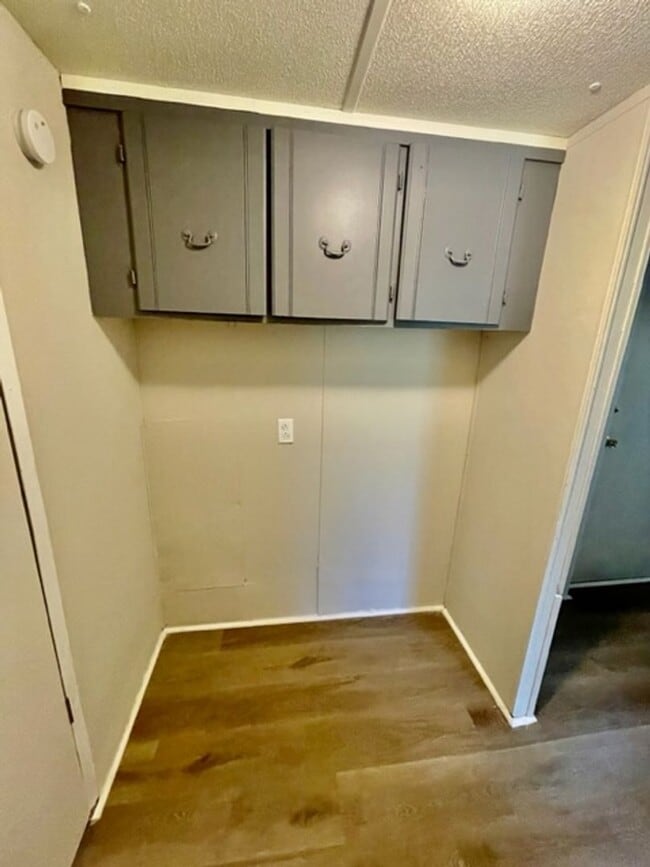 Building Photo - Adorable 3 bedroom 1.5 bath Mobile Home lo...