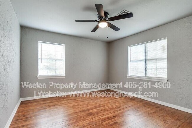 Building Photo - 1304 NE 43rd St
