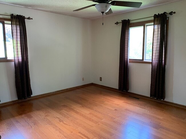 Building Photo - 3303 Eddy Ln