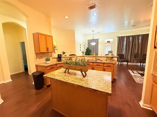 Building Photo - 4010 Highland Vale Ct