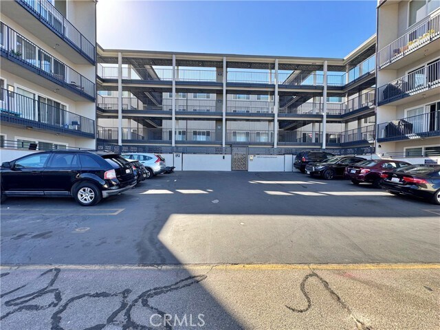 Building Photo - 230 S Catalina Ave