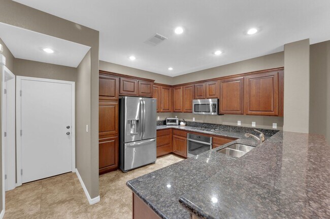 Building Photo - 2 Bed, 2.5 bath Townhome for rent in the h...