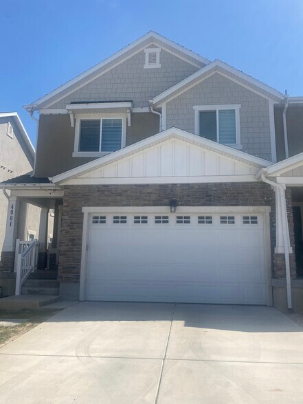Two car garage and an end unit - 4901 W Spire Way
